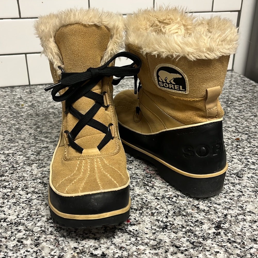 Sorel Suede Winter Boots - Tan Tivoli II Suede Faux Fur Trim - Size 9